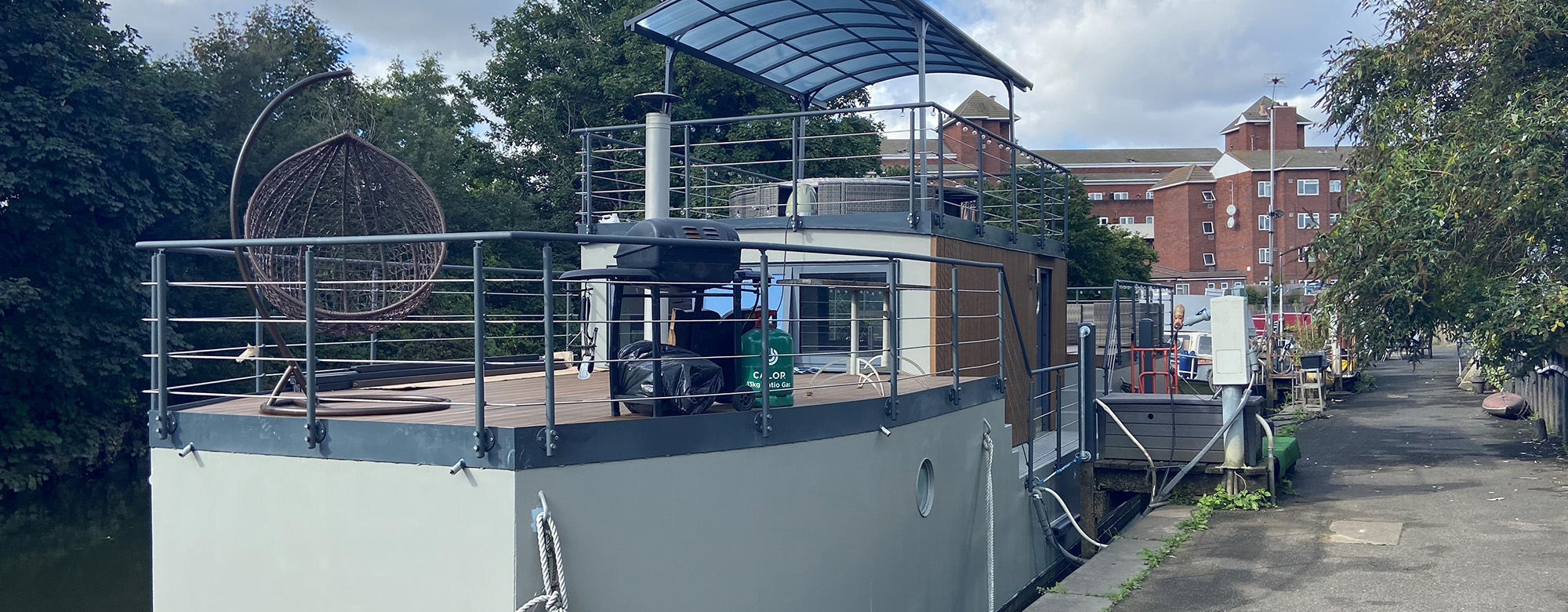 Transforming a Brentford Houseboat: