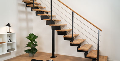 Horizontal Landing banister with balusters in white and oak handrail