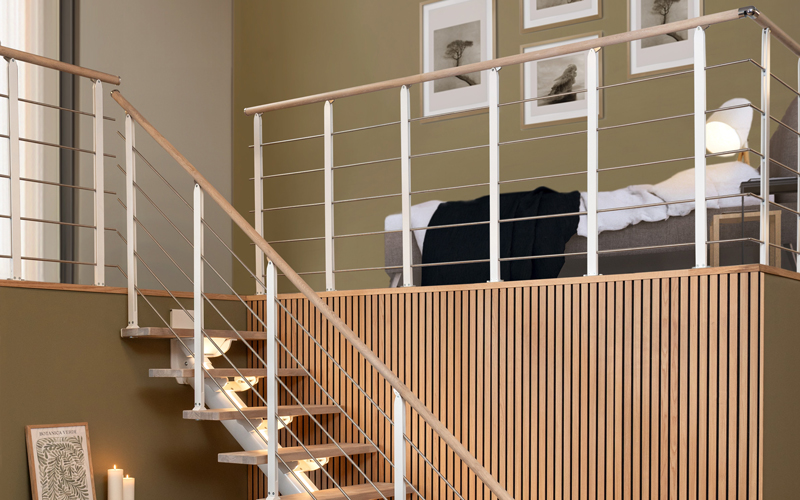 Staircase from DOLLE with white Landing banister DESIGN