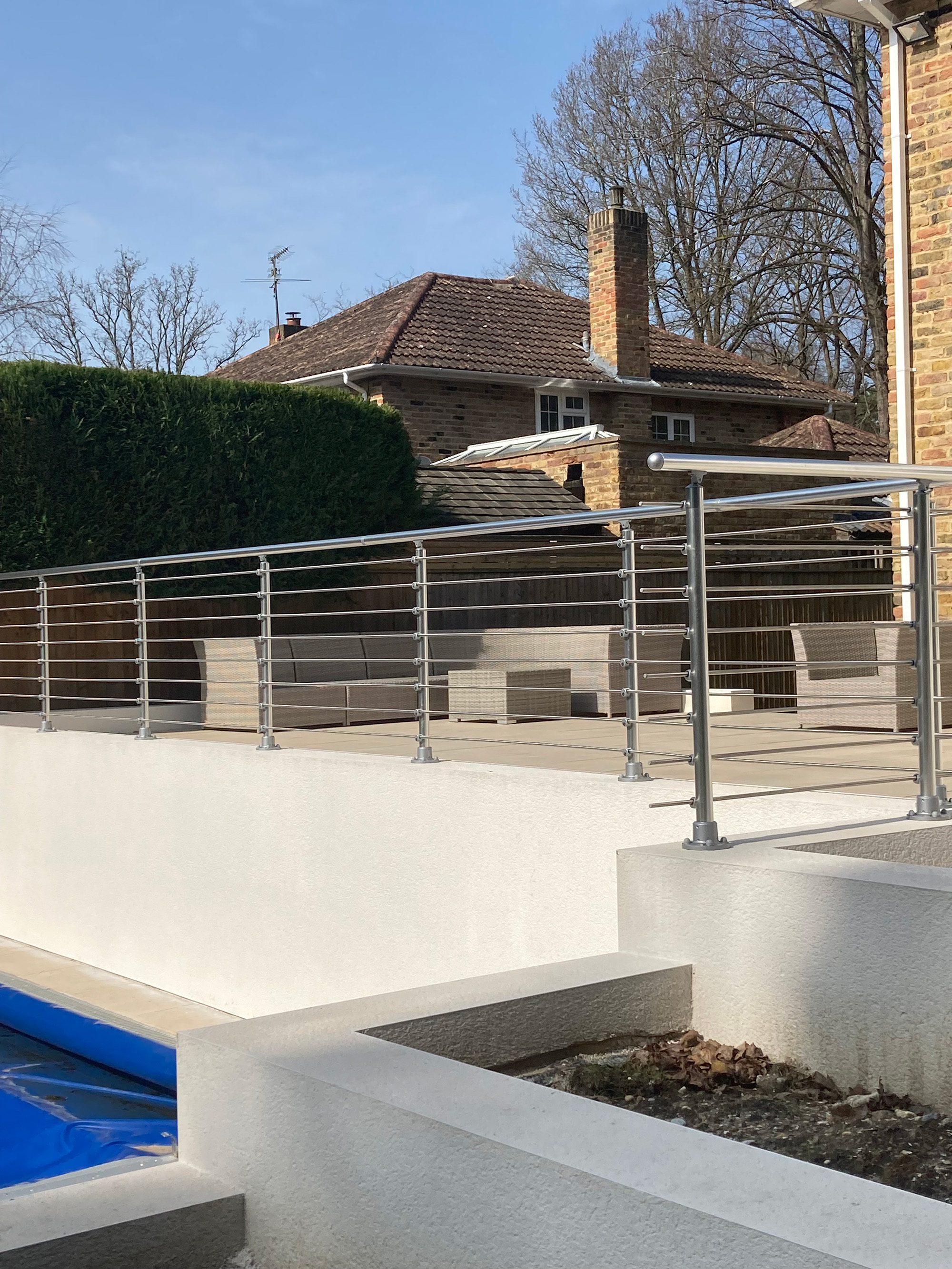 Balustrade system in aluminium with floor mounted posts