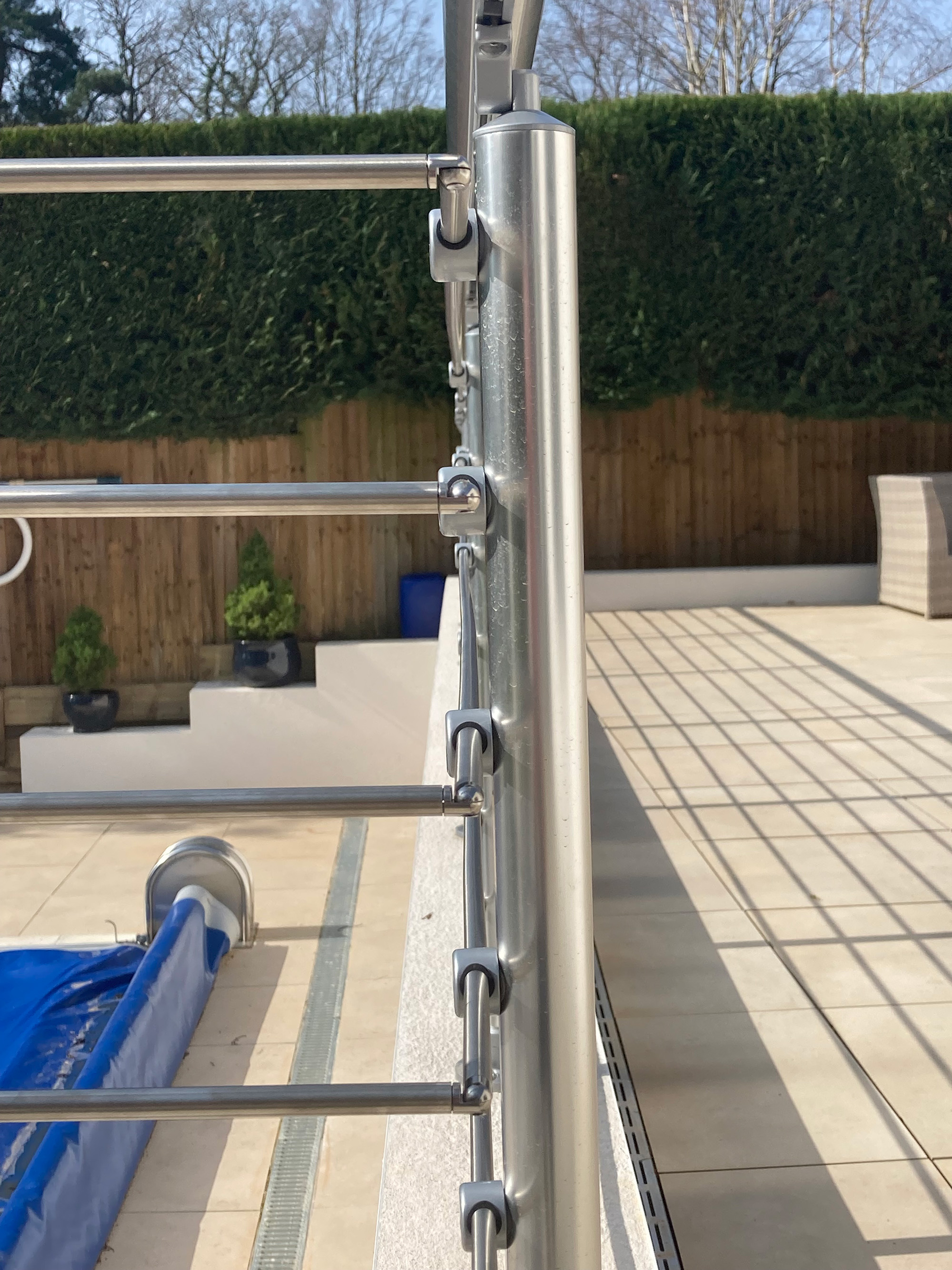 Balustrade system in pool area with floor mounted posts