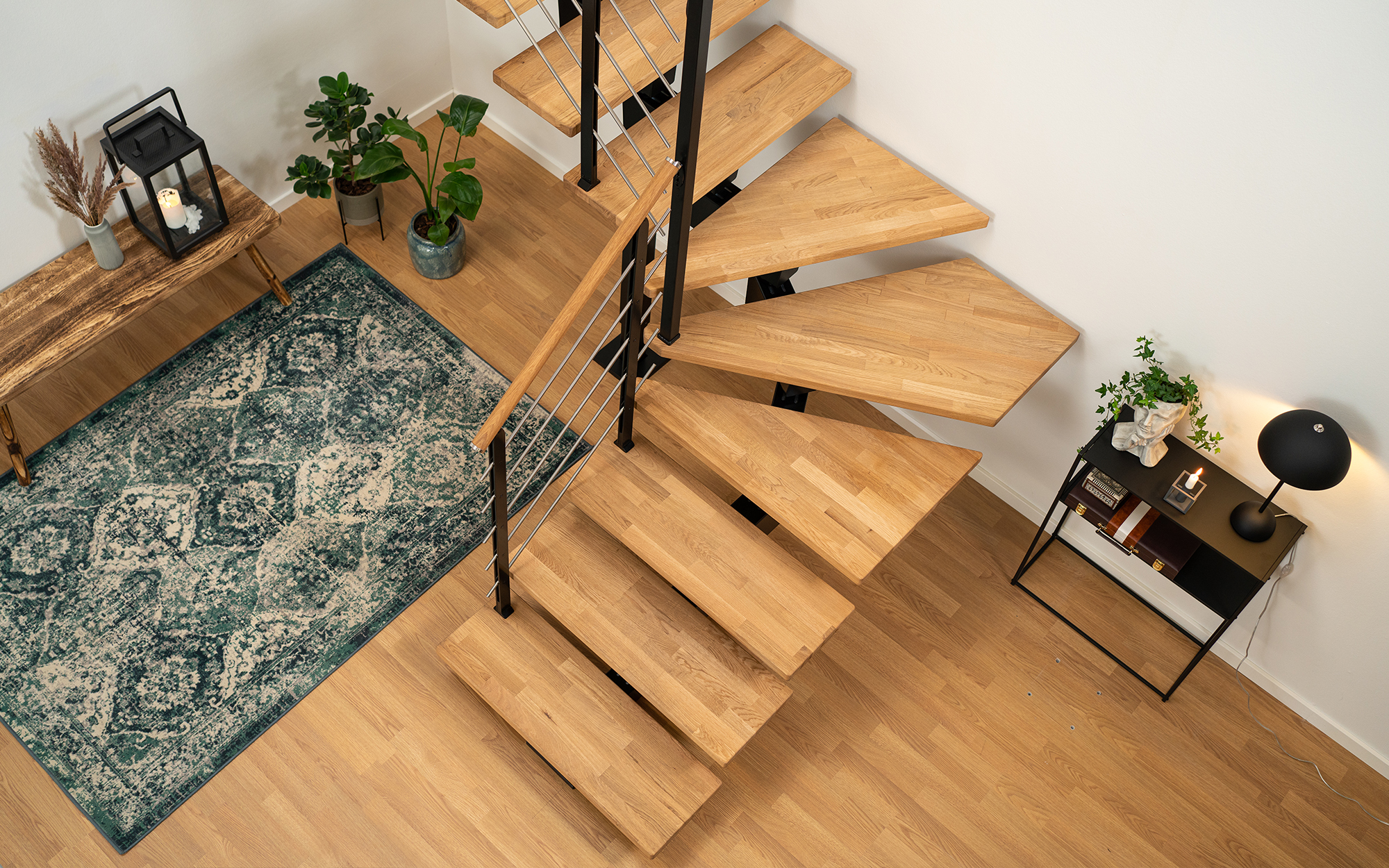 Quarter turn staircase with big oak treads from DOLLE